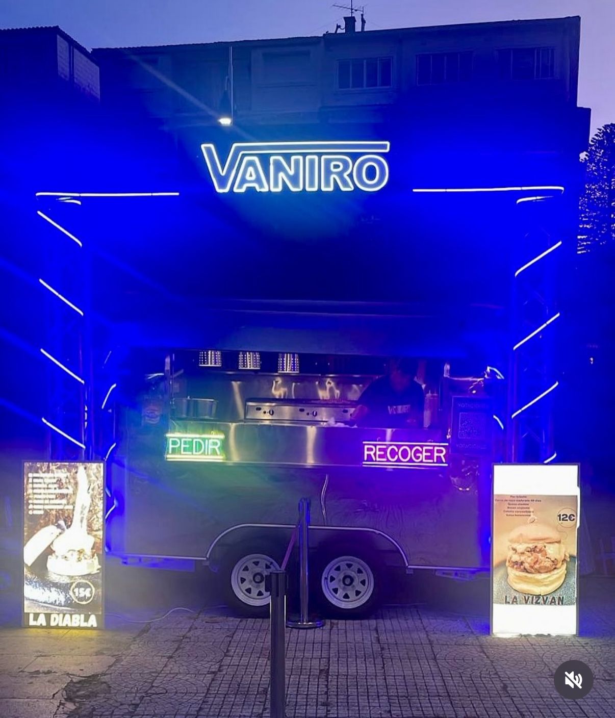 Rótulo de neón LED para food truck VANIRO - NeonX Oviedo